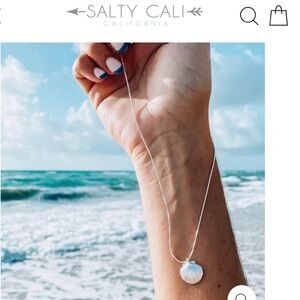 🐚 Salty Cali Silver Plated Seashell Necklace
